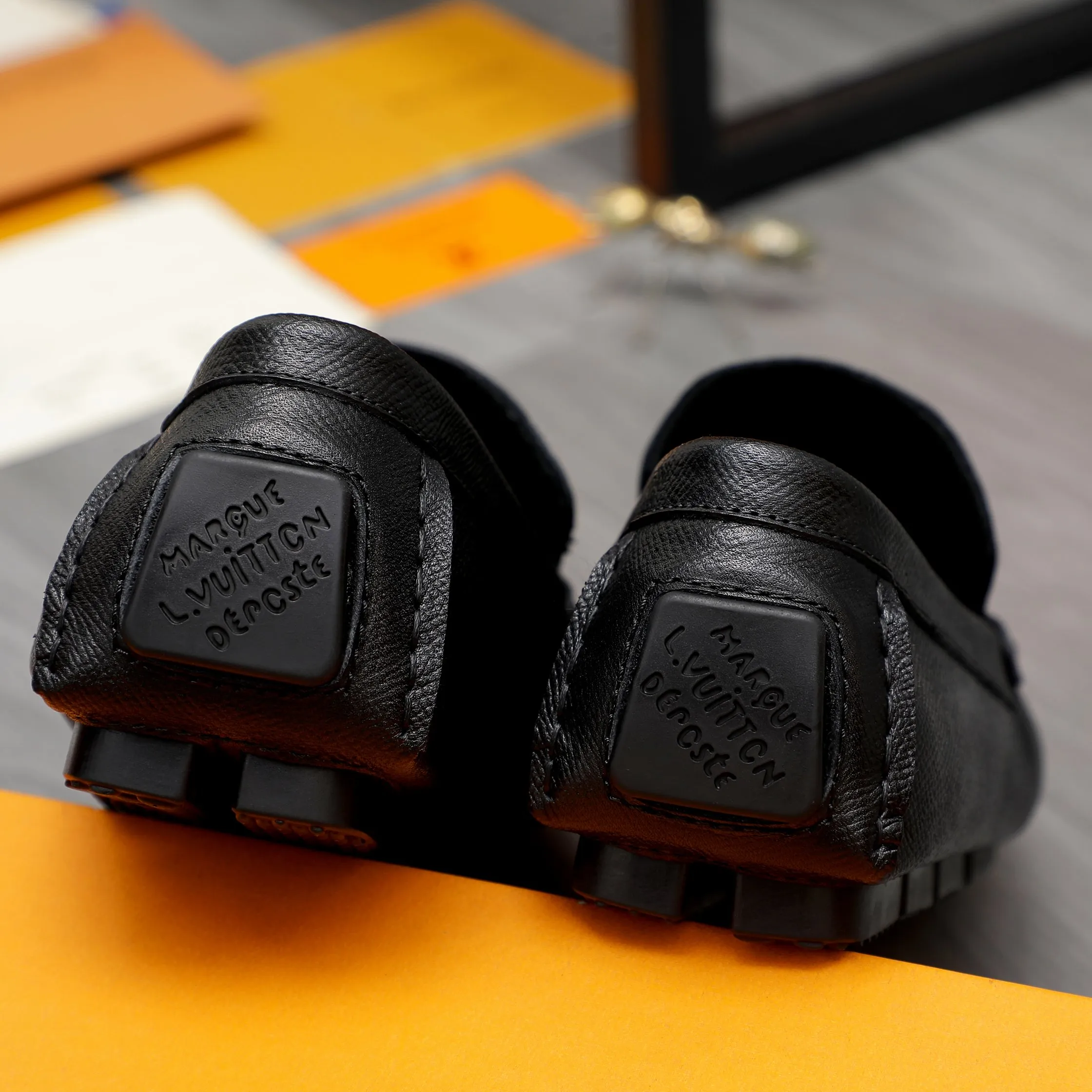 Men's shoes💰400 Product trademark: LV "Louis Vuitton" casual slip-on shoes Regular size: 38-45 (45 is custom-made and non-returnable) Product materials: Selected pebbled cowhide upper, pigskin lining, rubber outsole